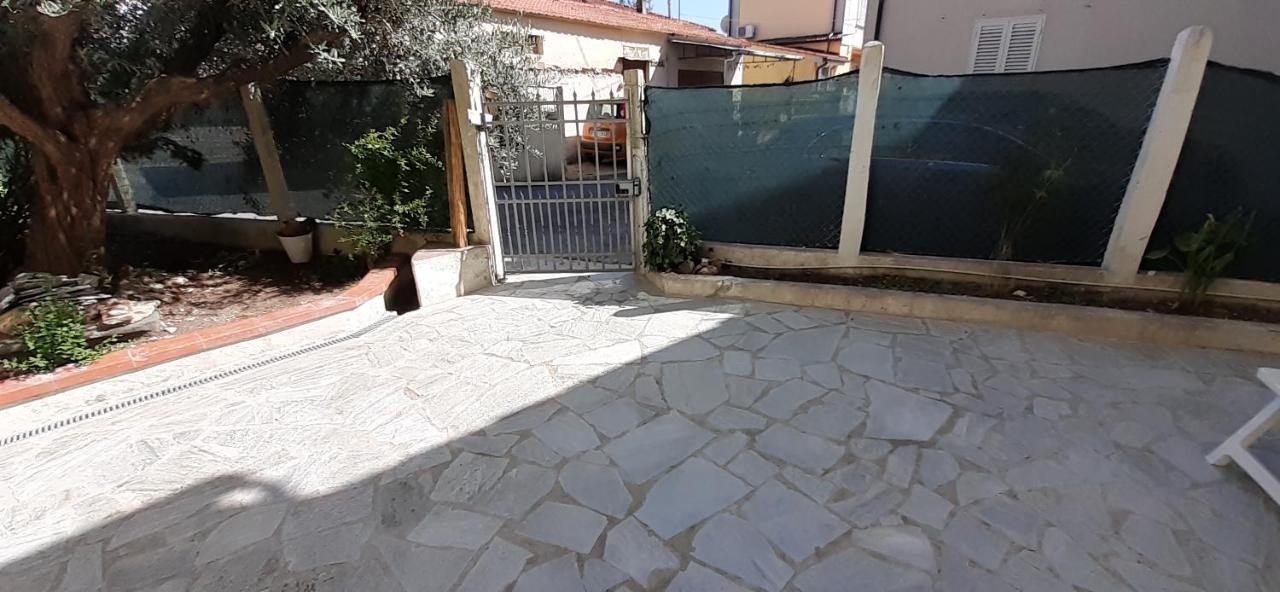 La Casa Gialla Del Ristoro Agricolo Vecchiano Bagian luar foto